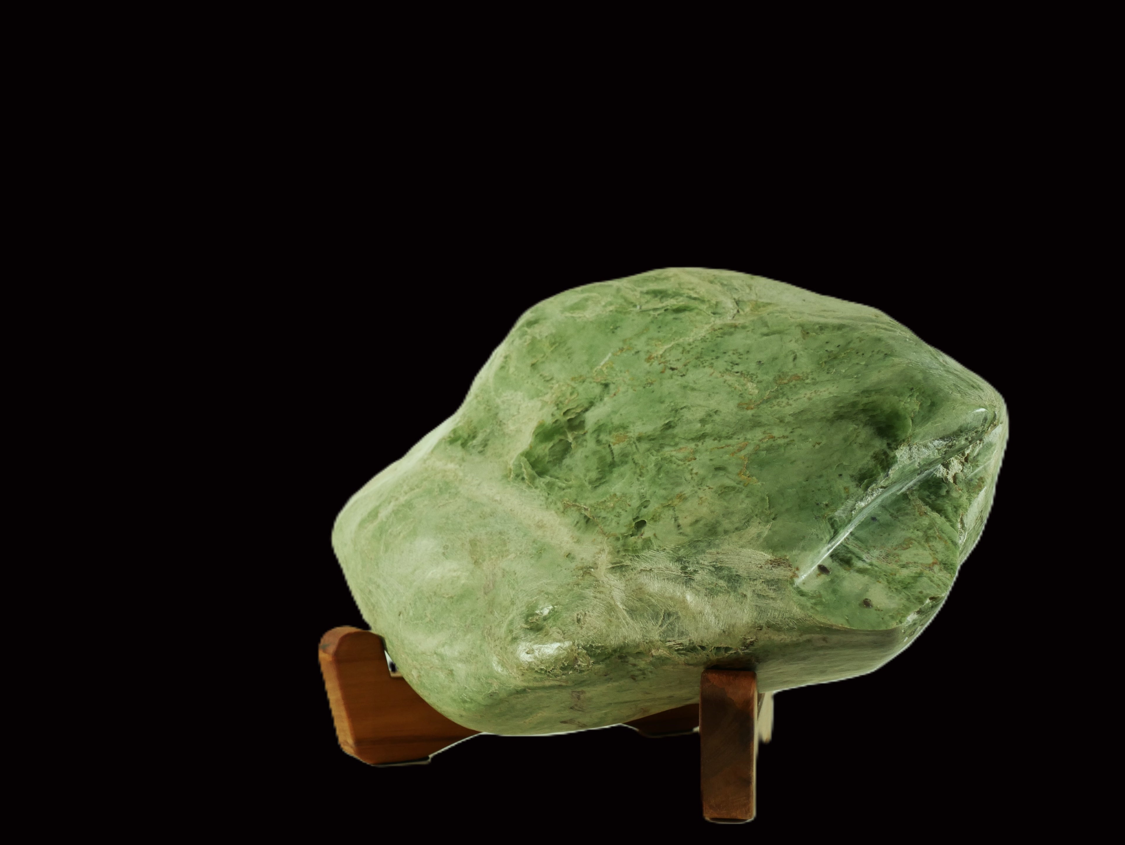 Freeform jade sculpture mounted on a rimu base (IN0014)