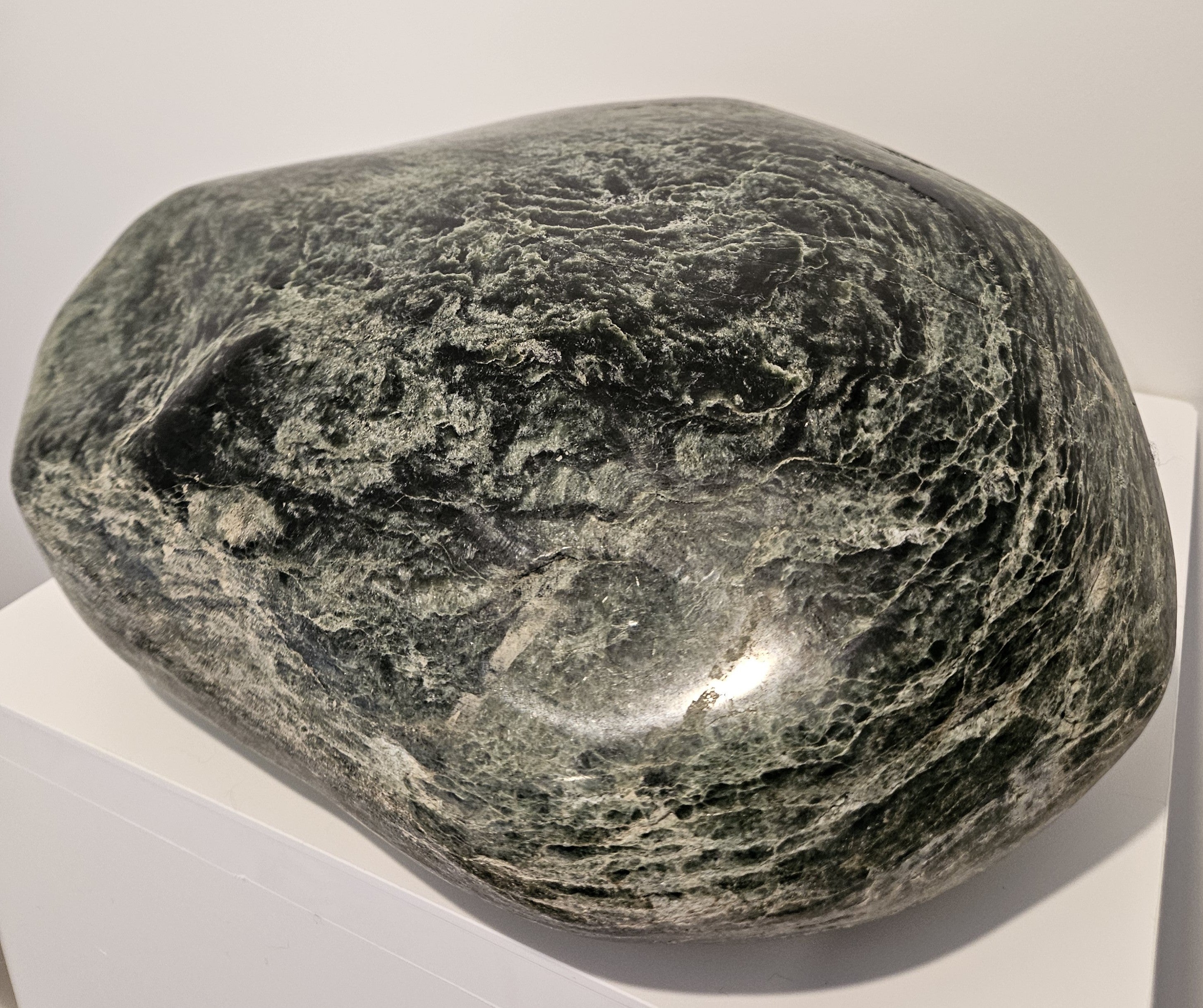 Polished freestanding jade stone (KA0036)