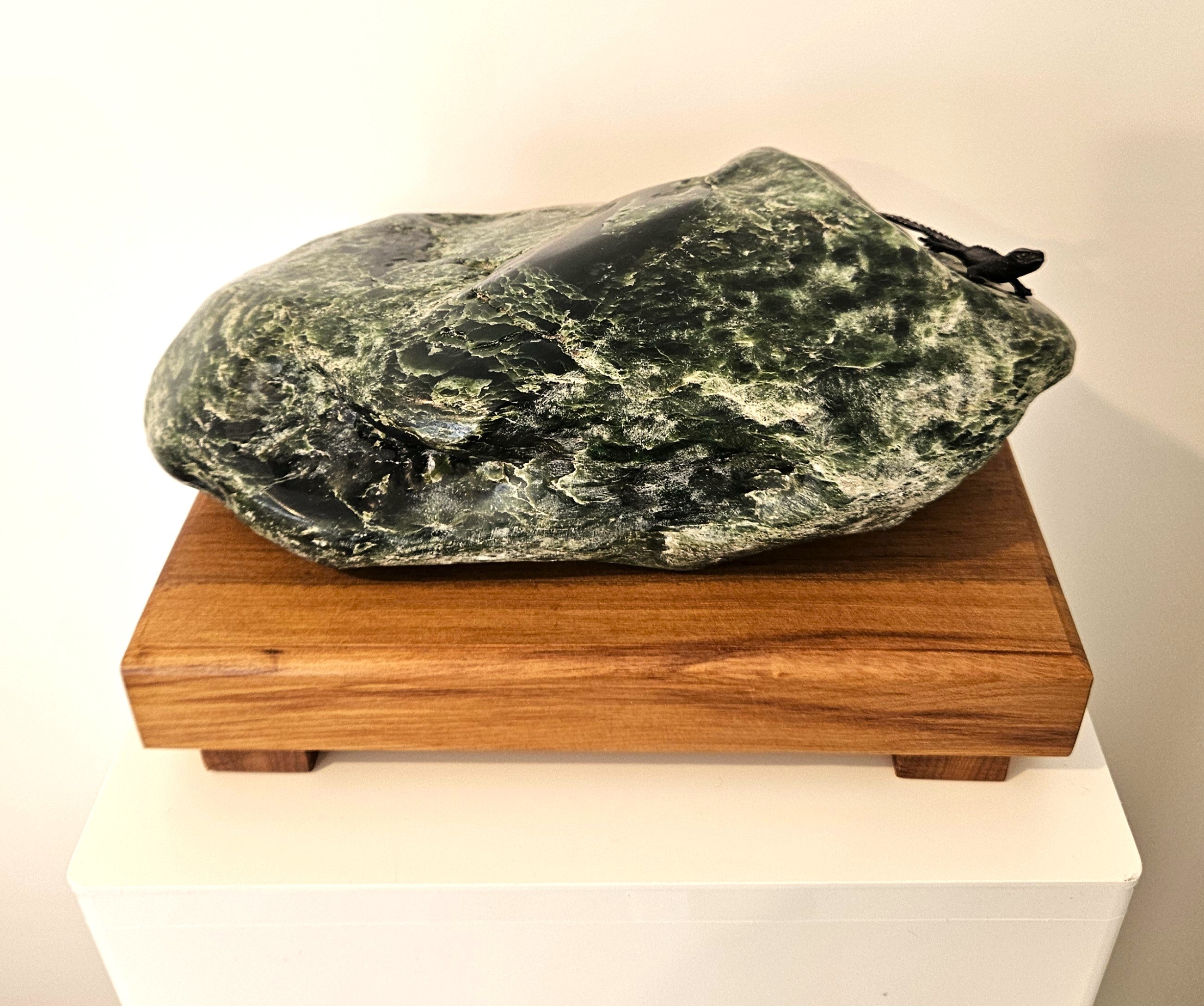 Freeform jade sculpture mounted on a rimu base (KW0007)