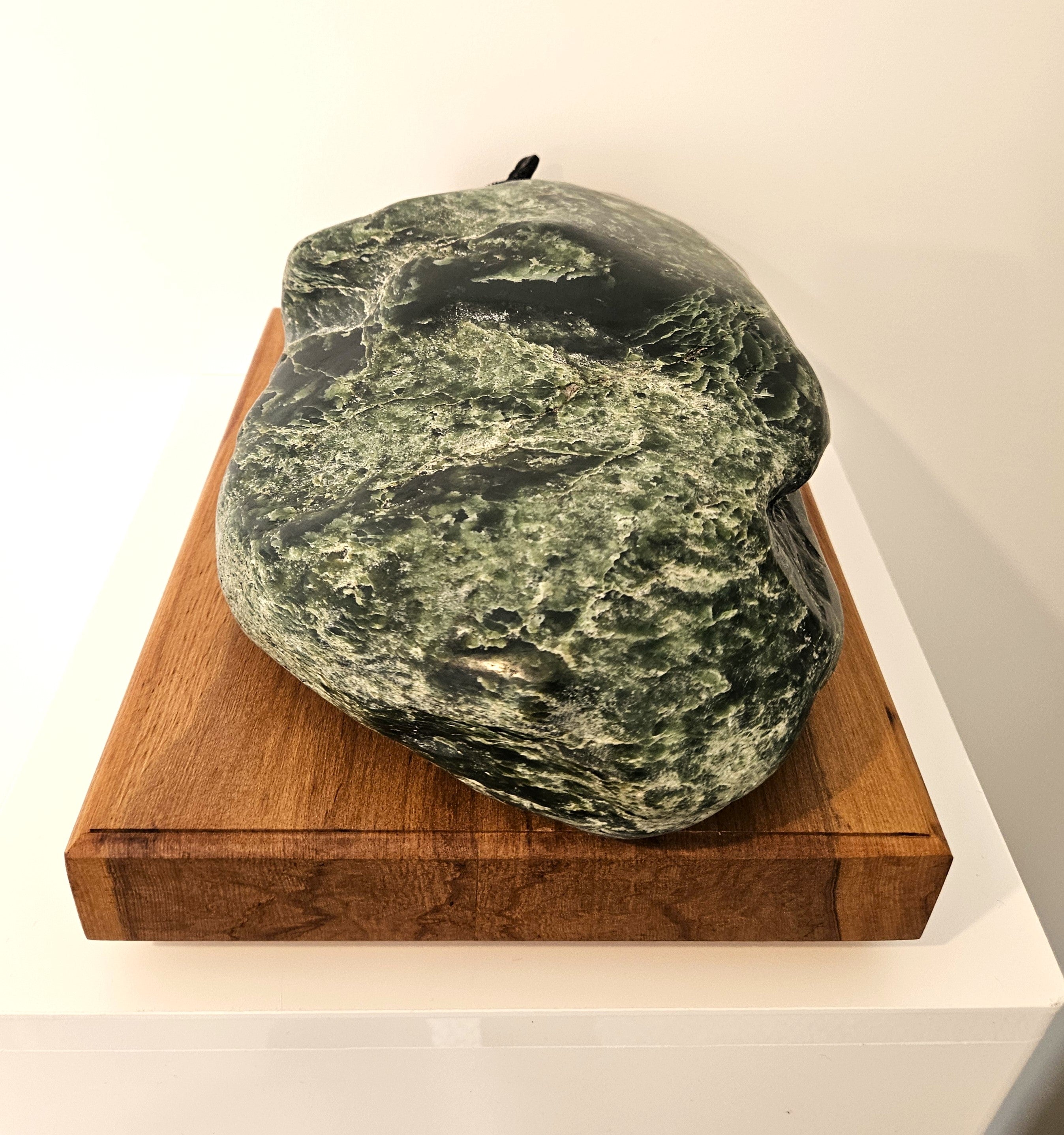 Freeform jade sculpture mounted on a rimu base (KW0007)