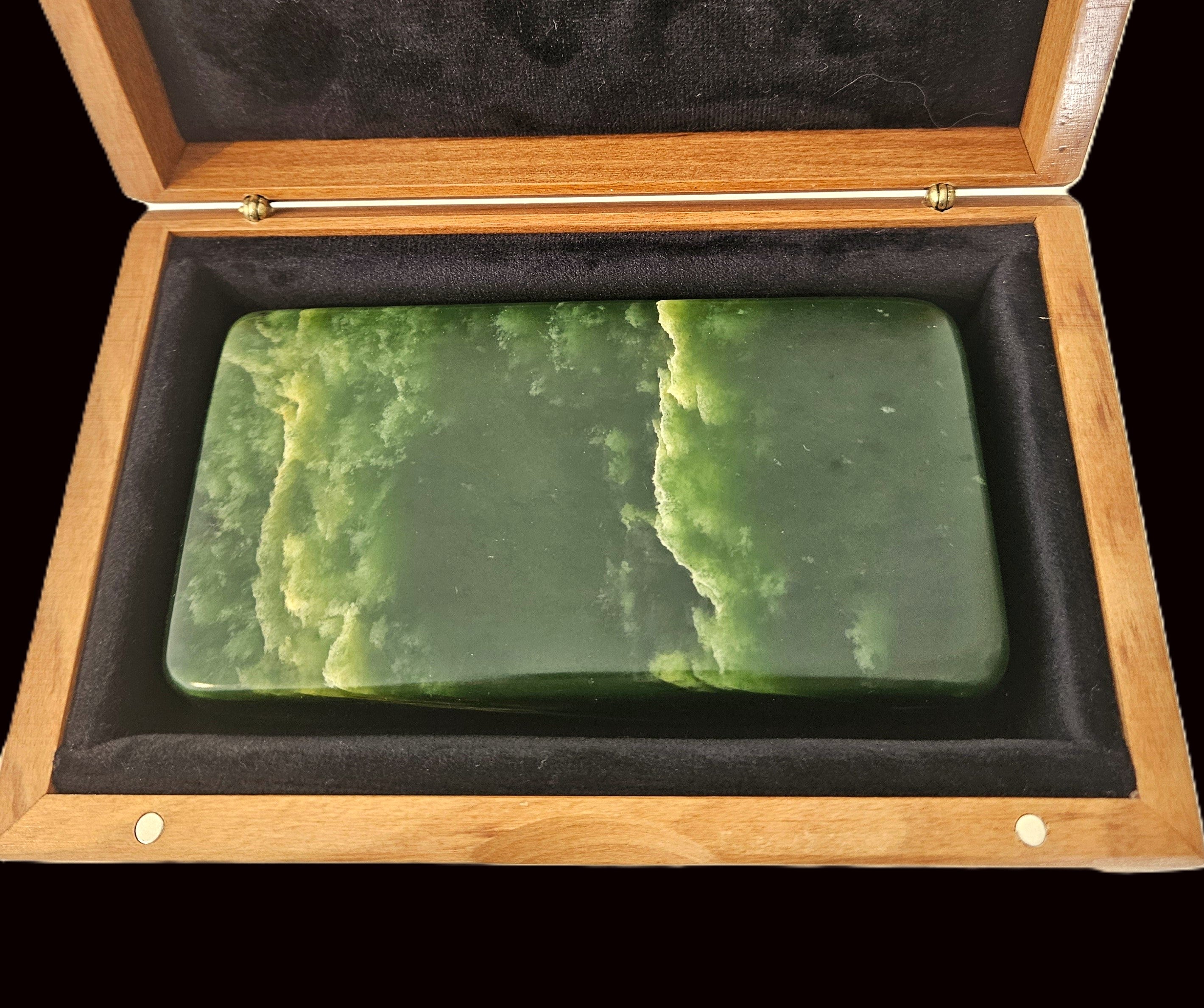 Jade tablet in rimu presentation box (MF0004)