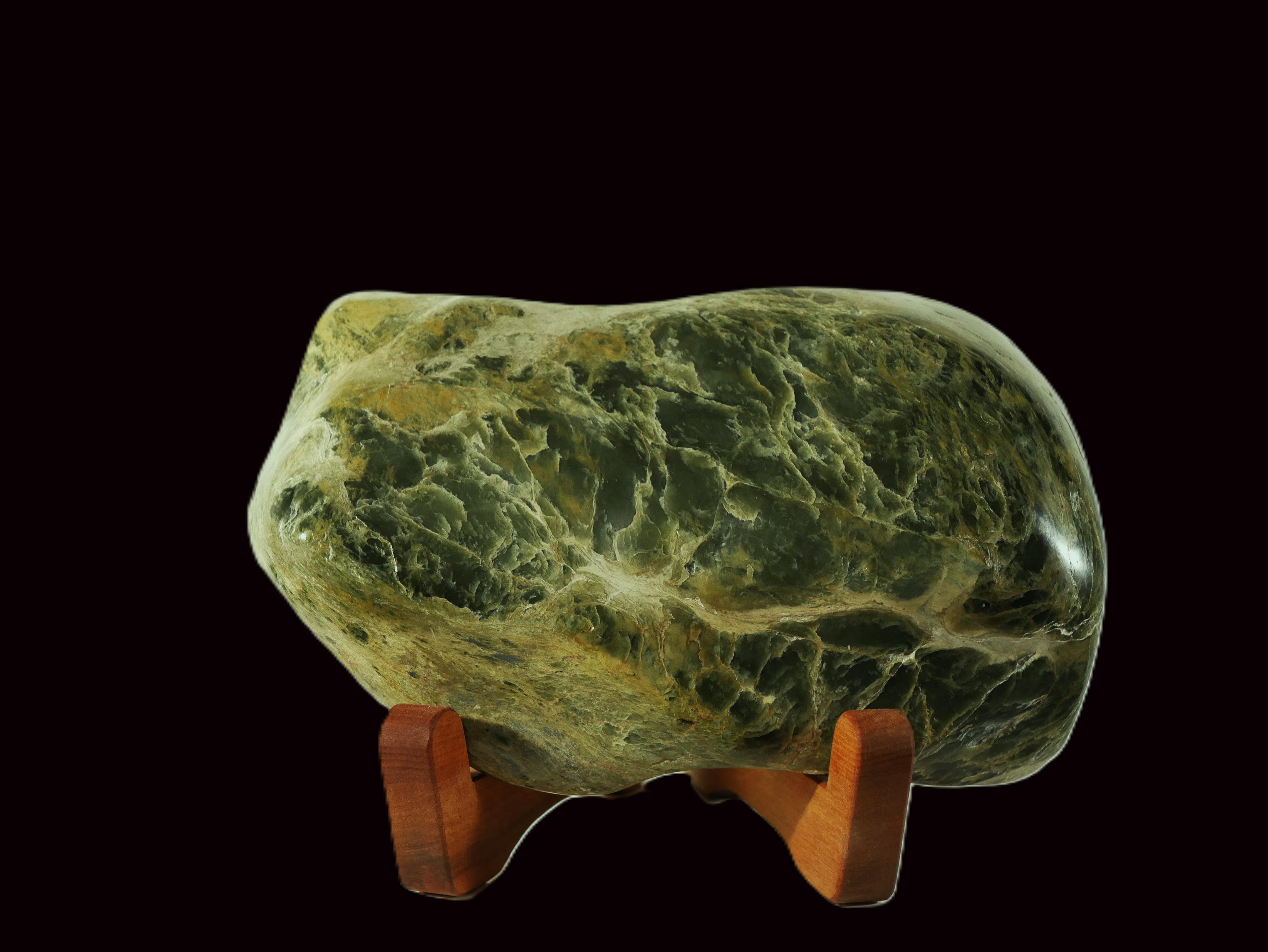 Freeform polished jade mounted on a rimu base (MF0015)