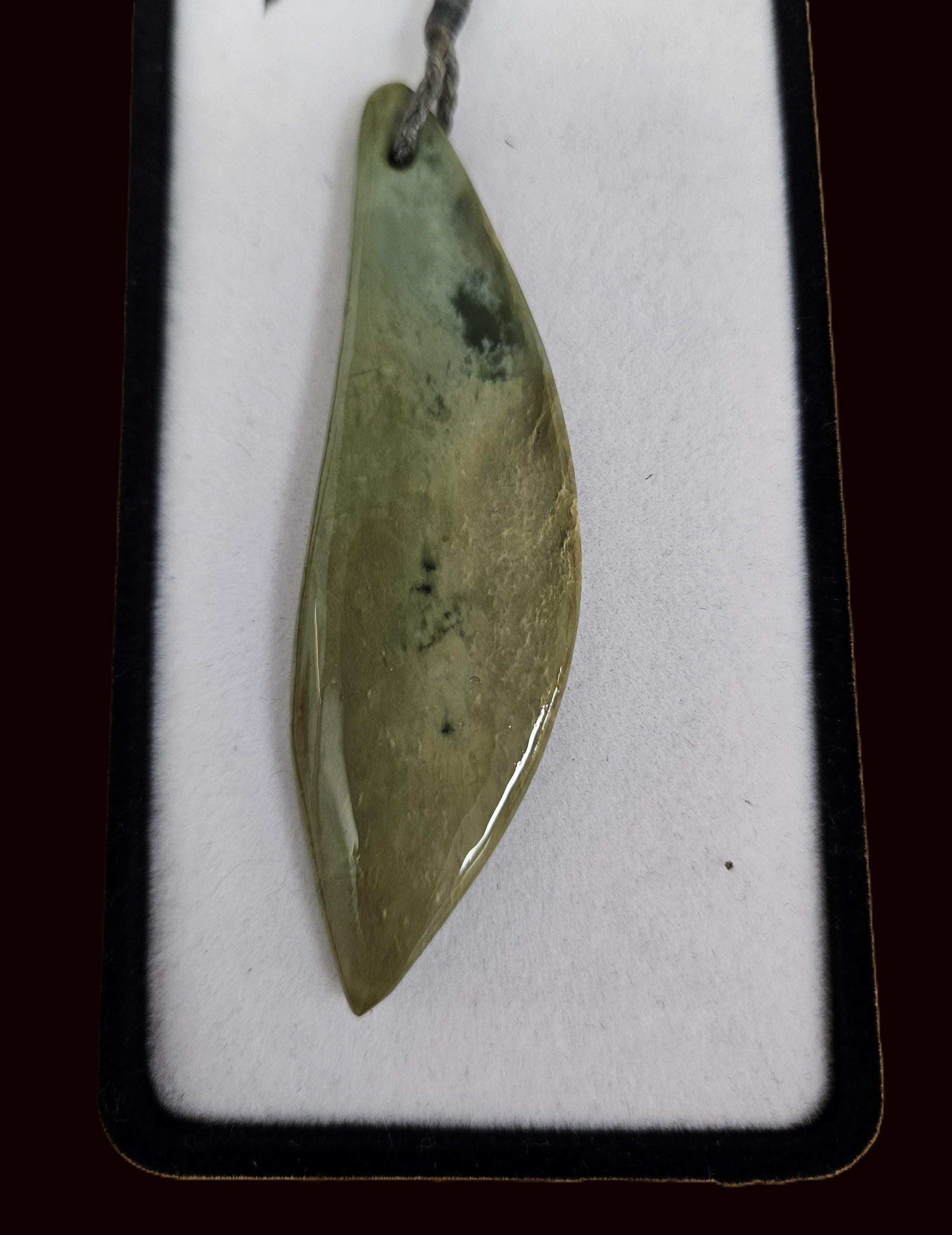 Stylised roimata jade pendant