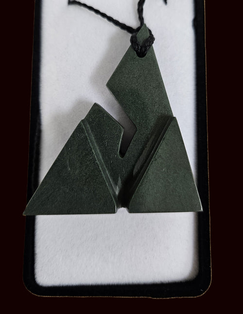 Contemporary jade neck piece, Remarkables Range form